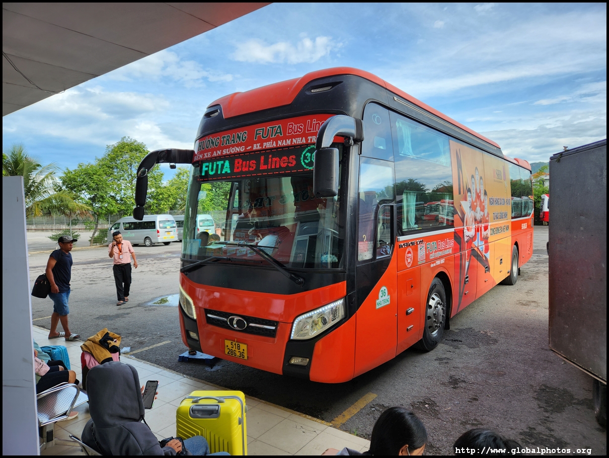 Vietnam Intercity Bus Trip : Nha Trang to Dalat